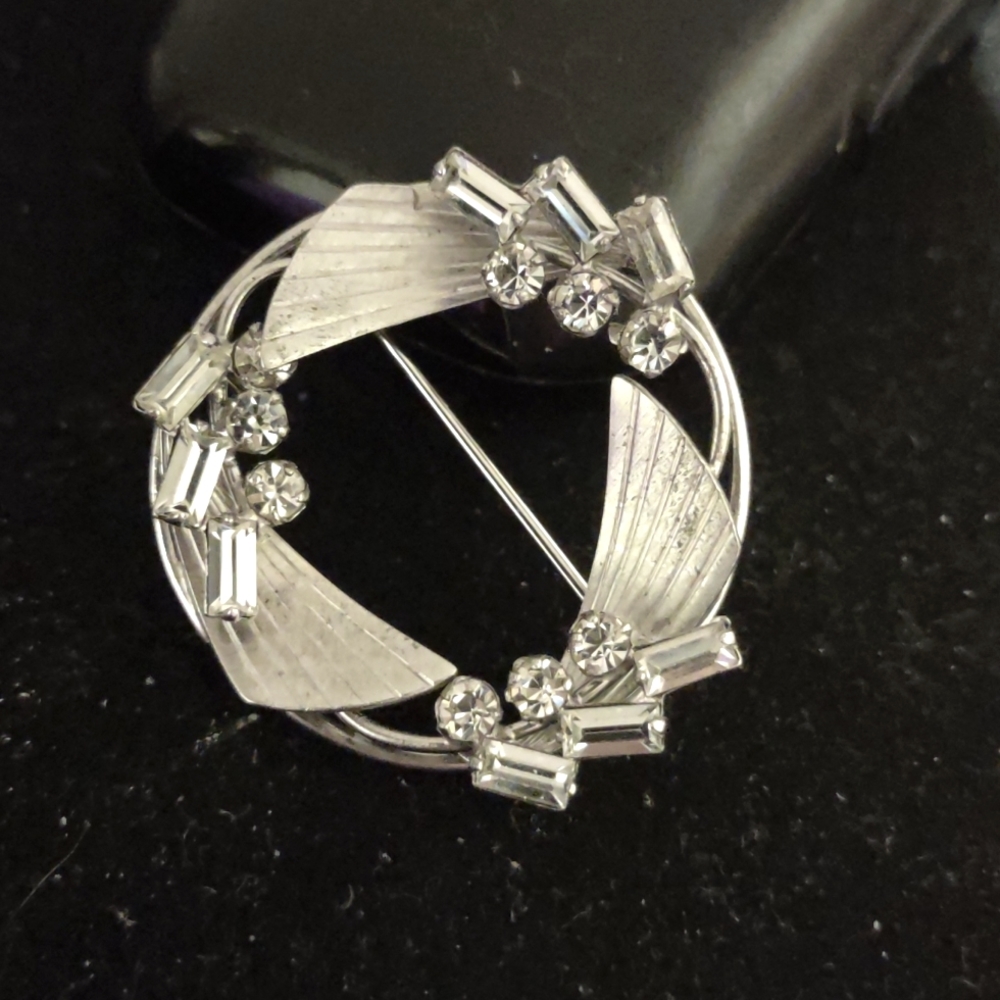 ANTIQUE 1940's CIRCLE PIN SILVER 925 & SWAROVSKI CRYSTAL BROOCH